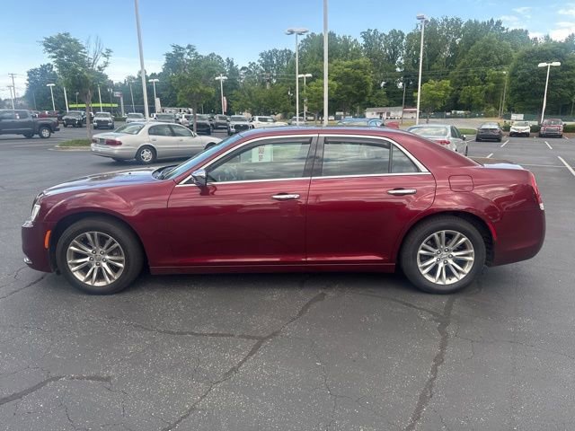 Used 2016 Chrysler 300 C RWD image 2