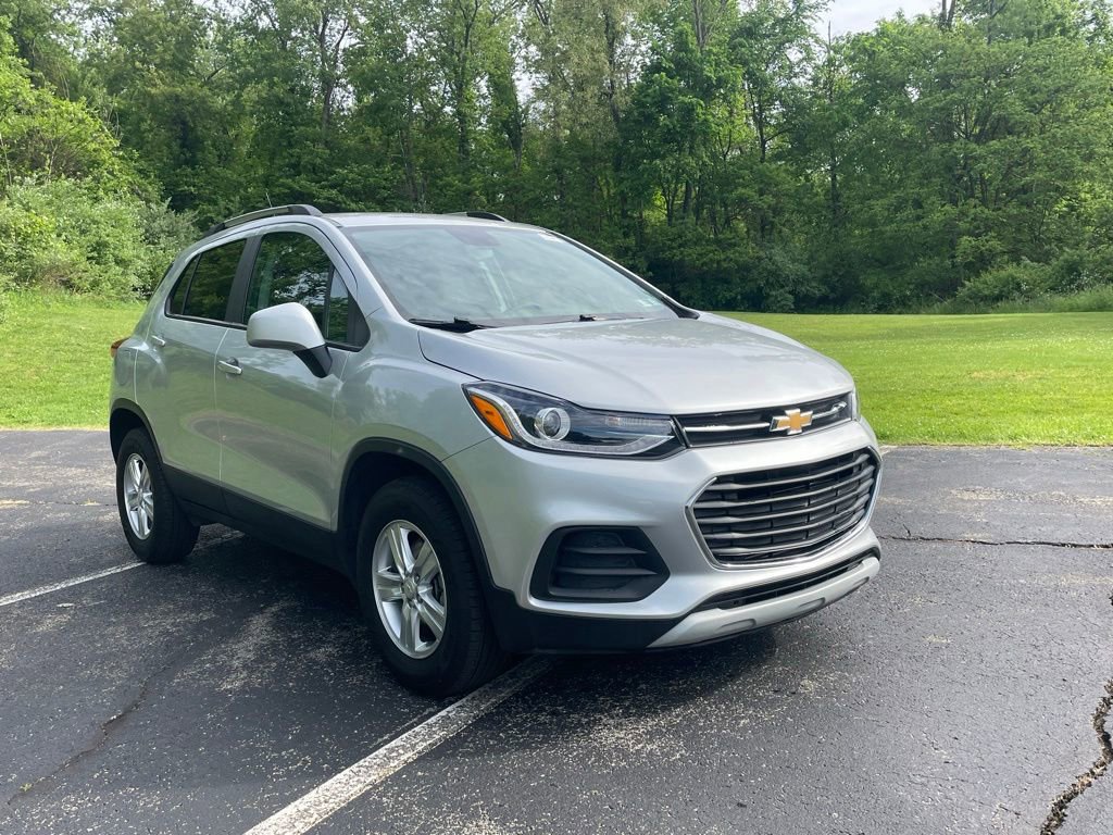 Certified 2022 Chevrolet Trax LT w/ LT Convenience Package AWD/4WD image 1