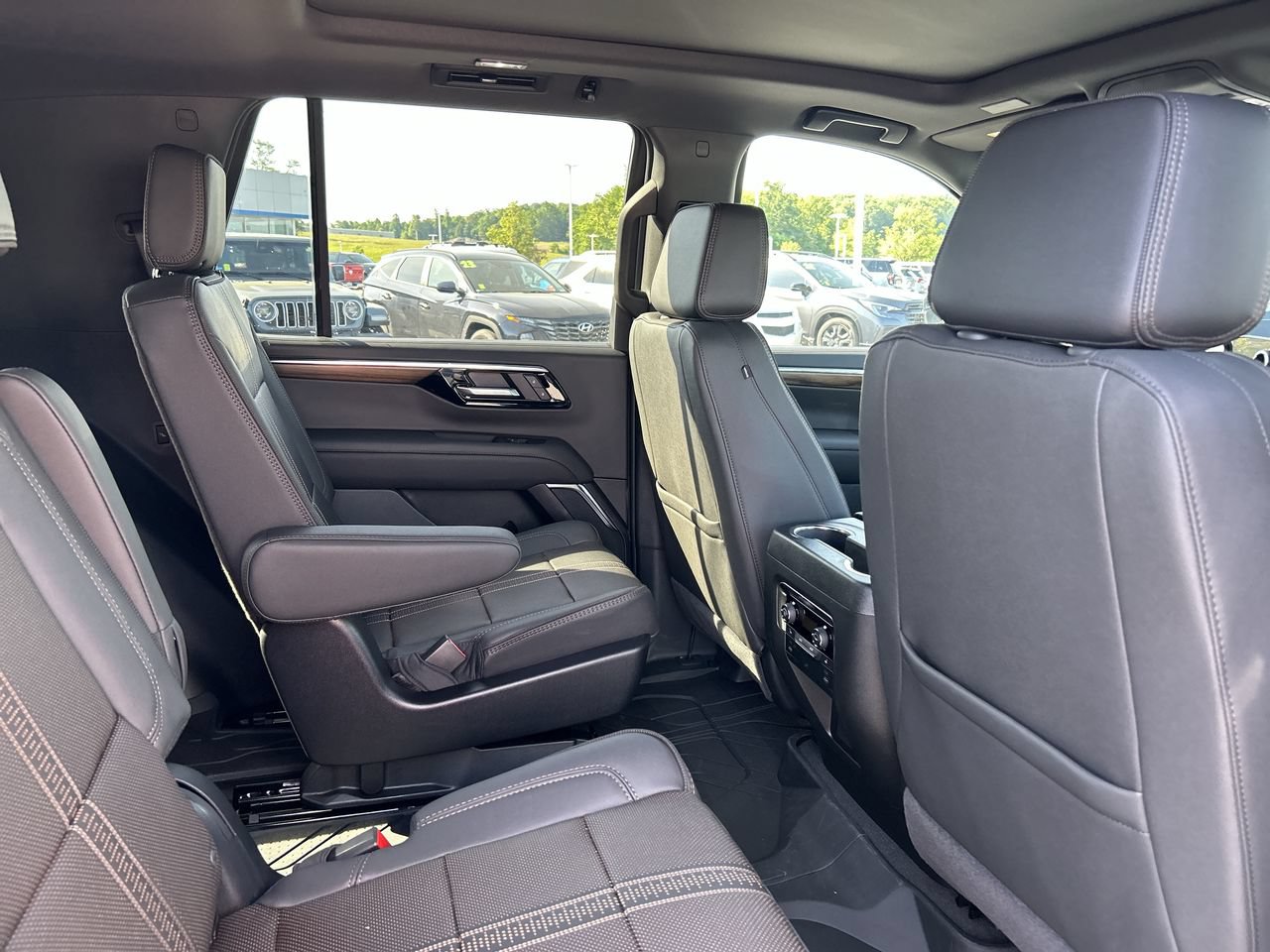New 2026 Chevrolet Tahoe High Country w/ Sun And Tow Package AWD/4WD image 18