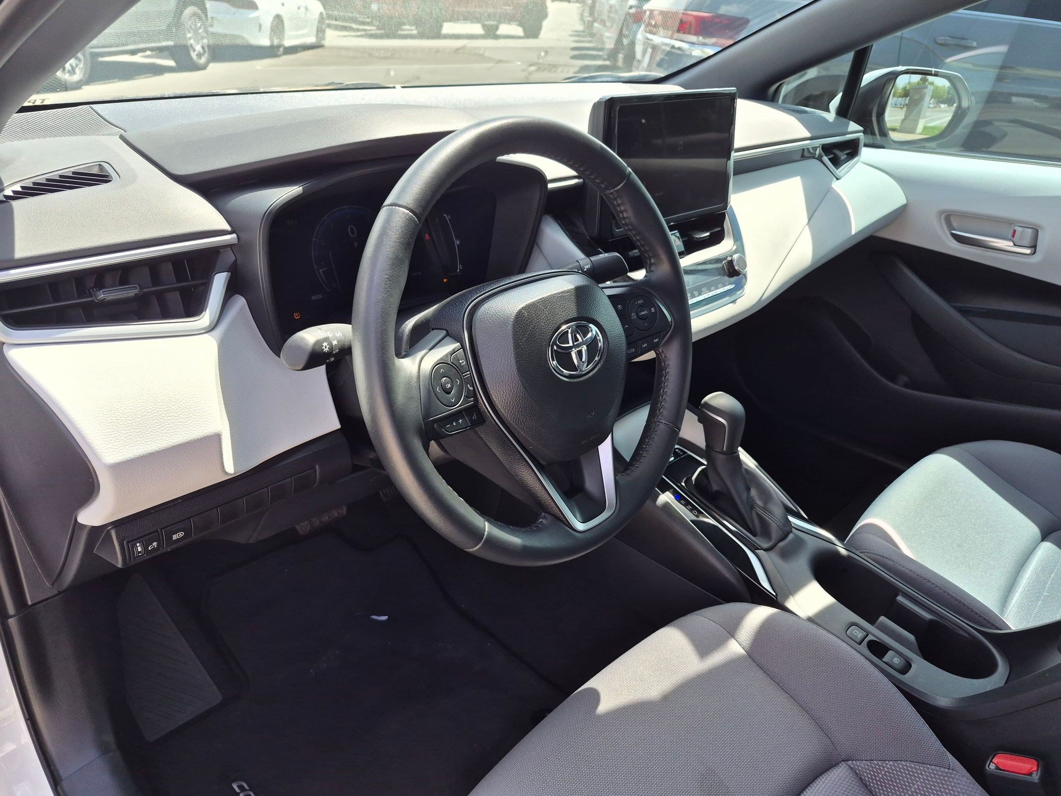 Used 2026 Toyota Corolla SE w/ Carpet Mat Package (TMS) FWD image 16