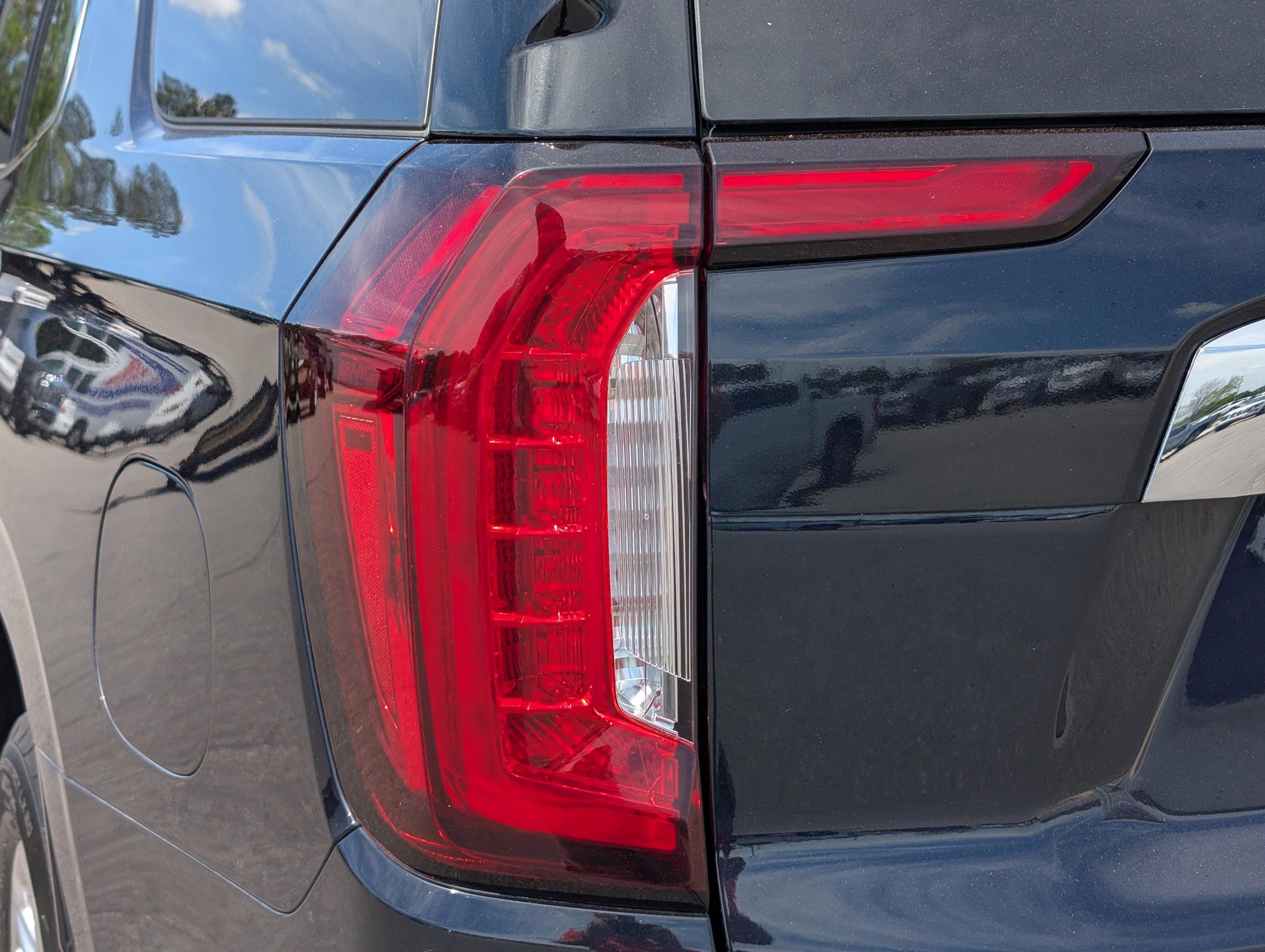 Used 2024 GMC Yukon SLT AWD/4WD image 11