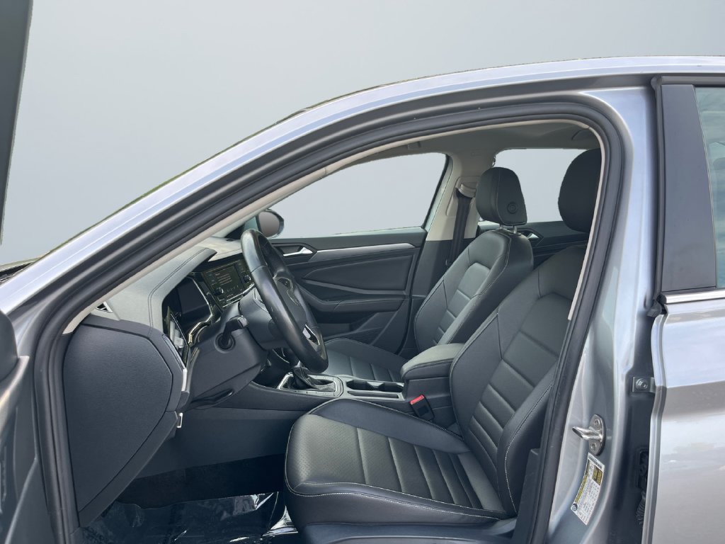 Used 2024 Volkswagen Jetta SE FWD image 9