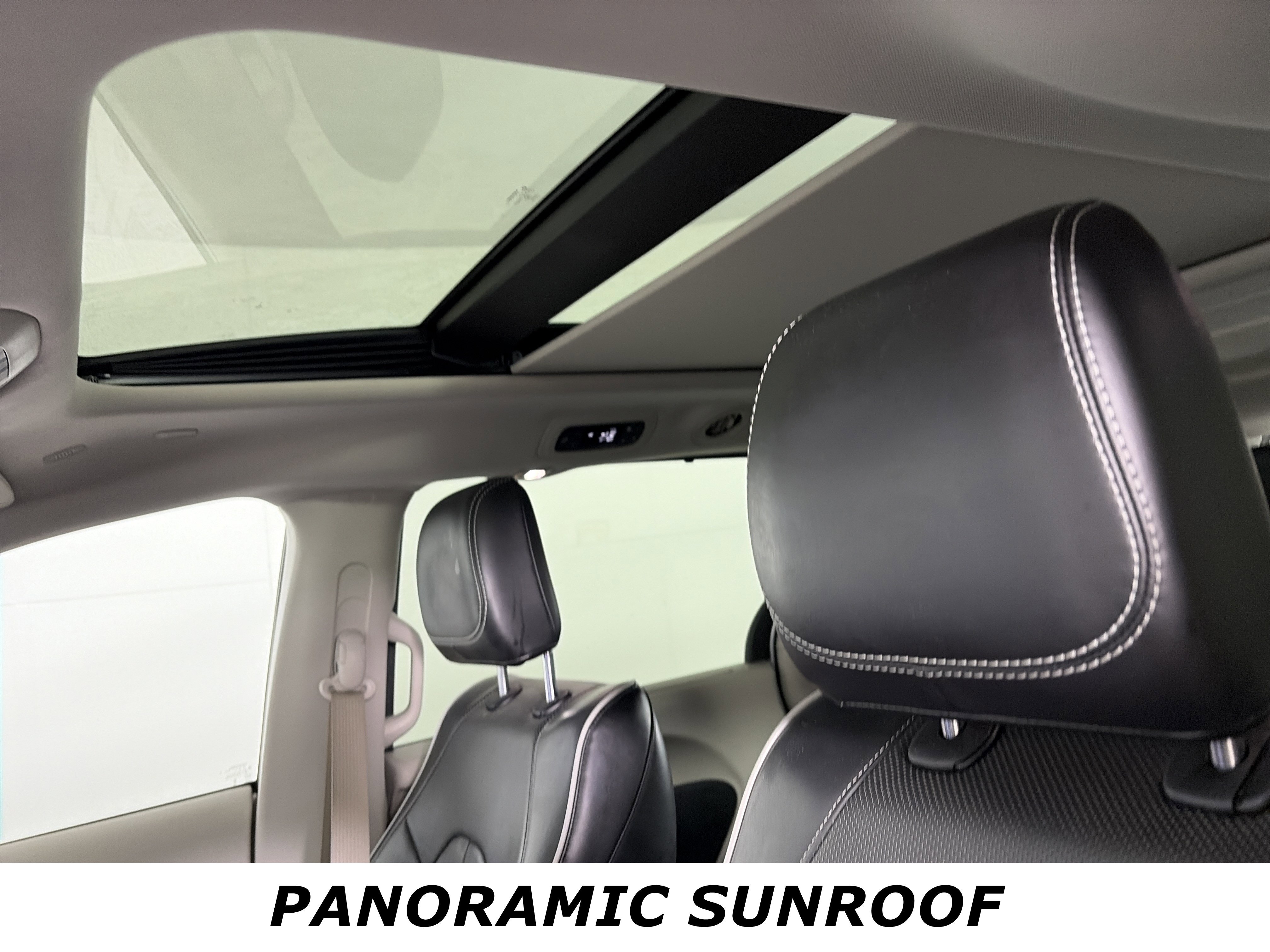 Used 2024 Chrysler Pacifica Limited image 7