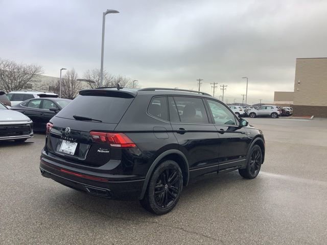 Used 2022 Volkswagen Tiguan SE R-Line image 5