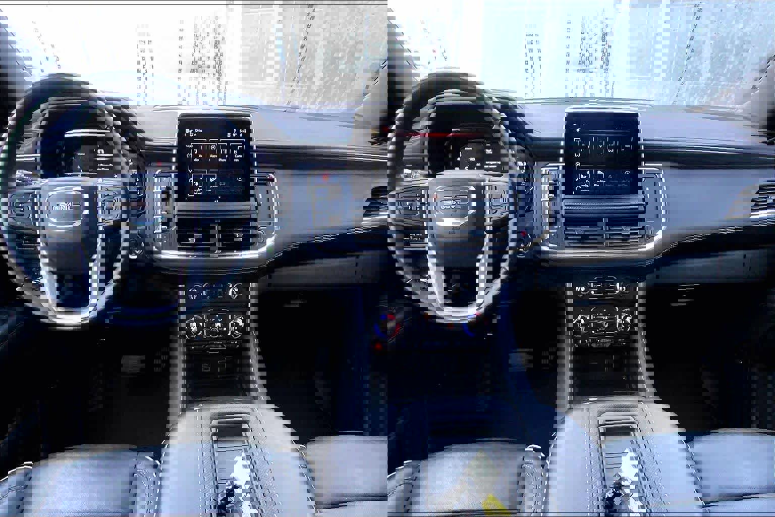 Used 2024 GMC Yukon SLT image 15