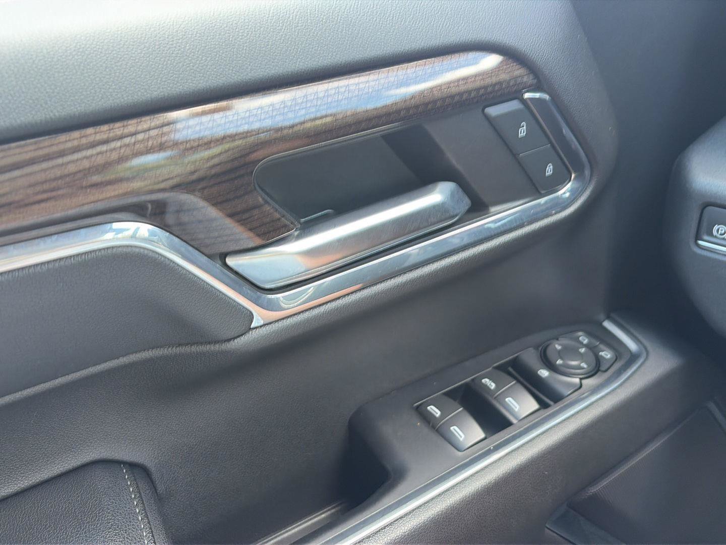 Used 2024 Chevrolet Silverado 1500 LT AWD/4WD image 17