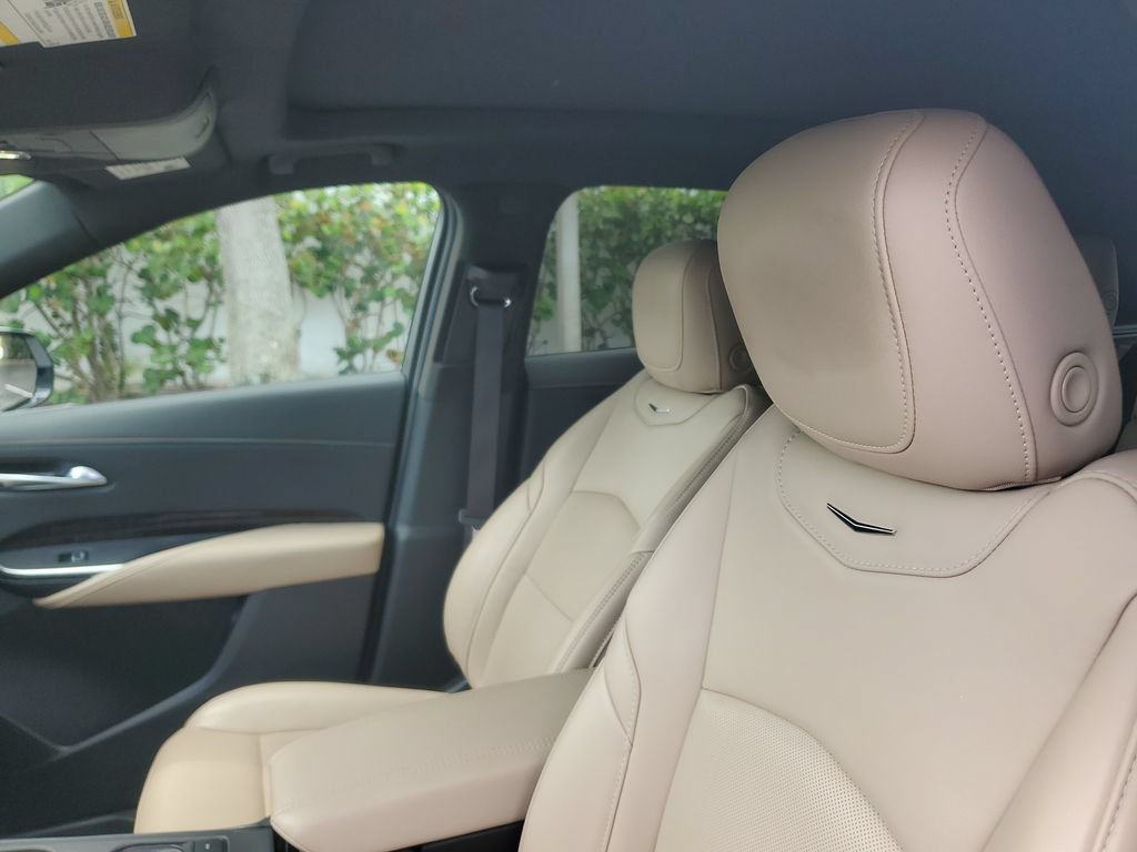 Certified 2025 Cadillac XT4 Premium Luxury w/ Technology Package FWD image 21
