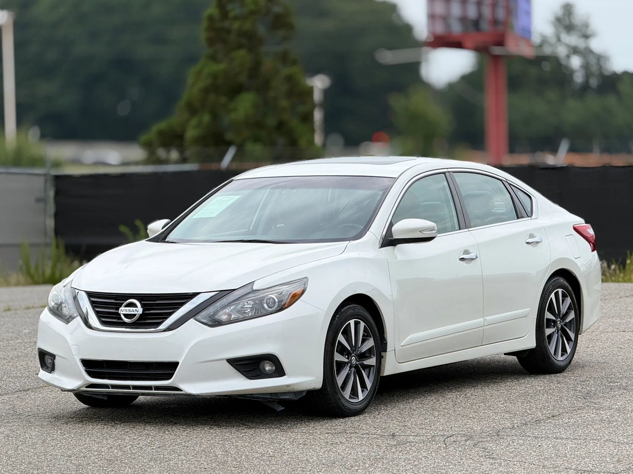 Used 2016 Nissan Altima 2.5 SL w/ 2.5 Technology w/LED Package FWD image 6