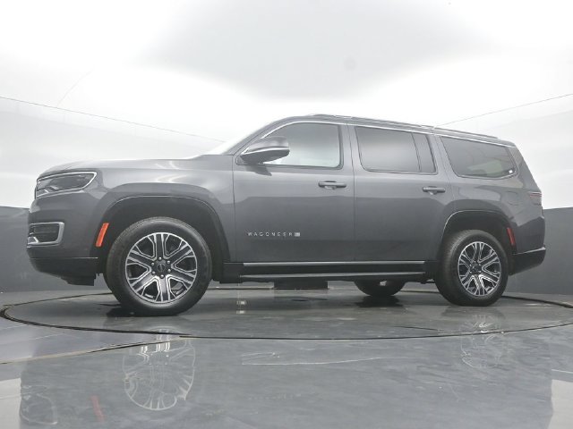 Used 2025 Jeep Wagoneer 4WD image 46