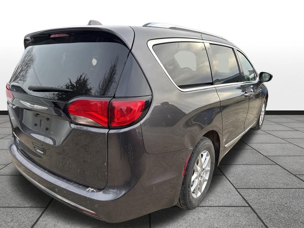 Used 2020 Chrysler Pacifica Touring-L w/ Advanced Safetytec Group image 5