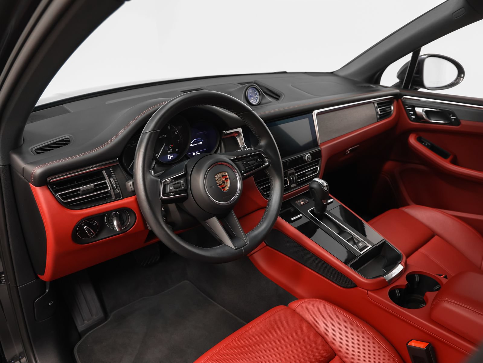 Certified 2024 Porsche Macan GTS w/ Premium Plus Package AWD/4WD image 4