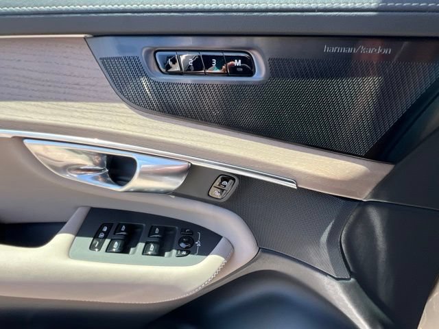New 2026 Volvo XC90 T8 Plus w/ Protection Package Premier AWD/4WD image 25