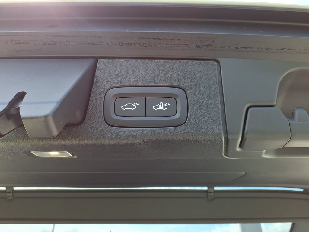 New 2026 Volvo XC60 B5 Plus w/ Climate Package AWD/4WD image 11