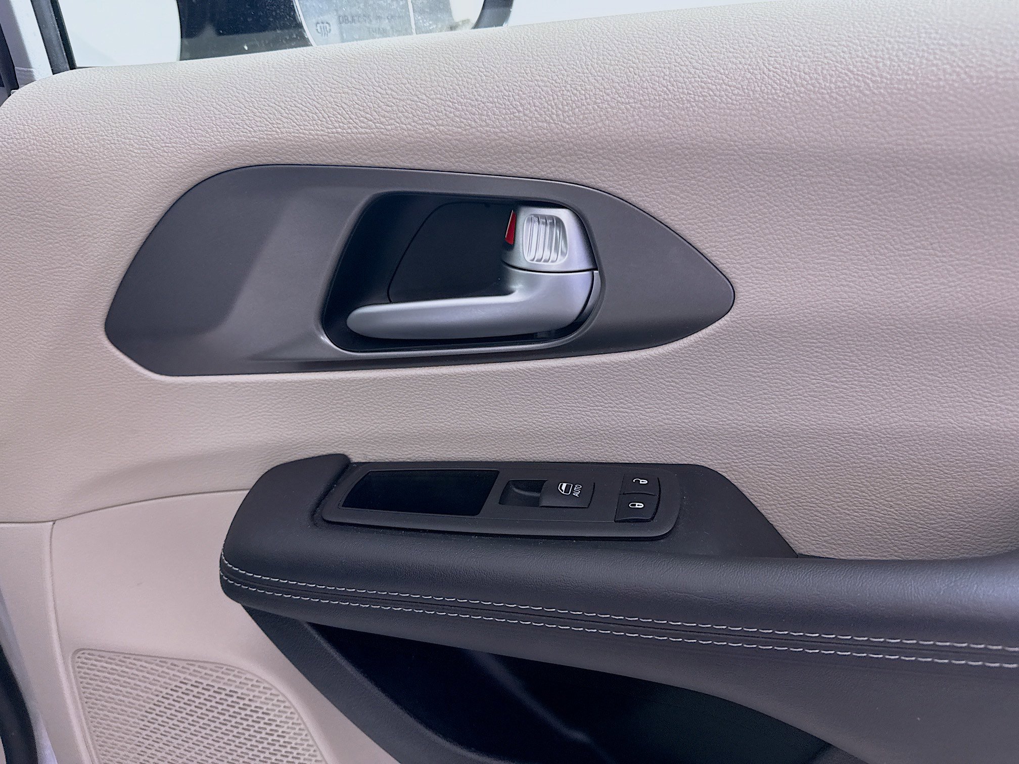 Used 2024 Chrysler Pacifica Touring-L image 29