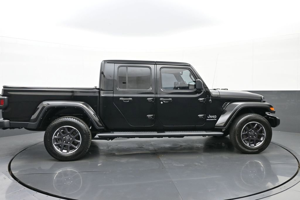 Used 2023 Jeep Gladiator Overland image 2