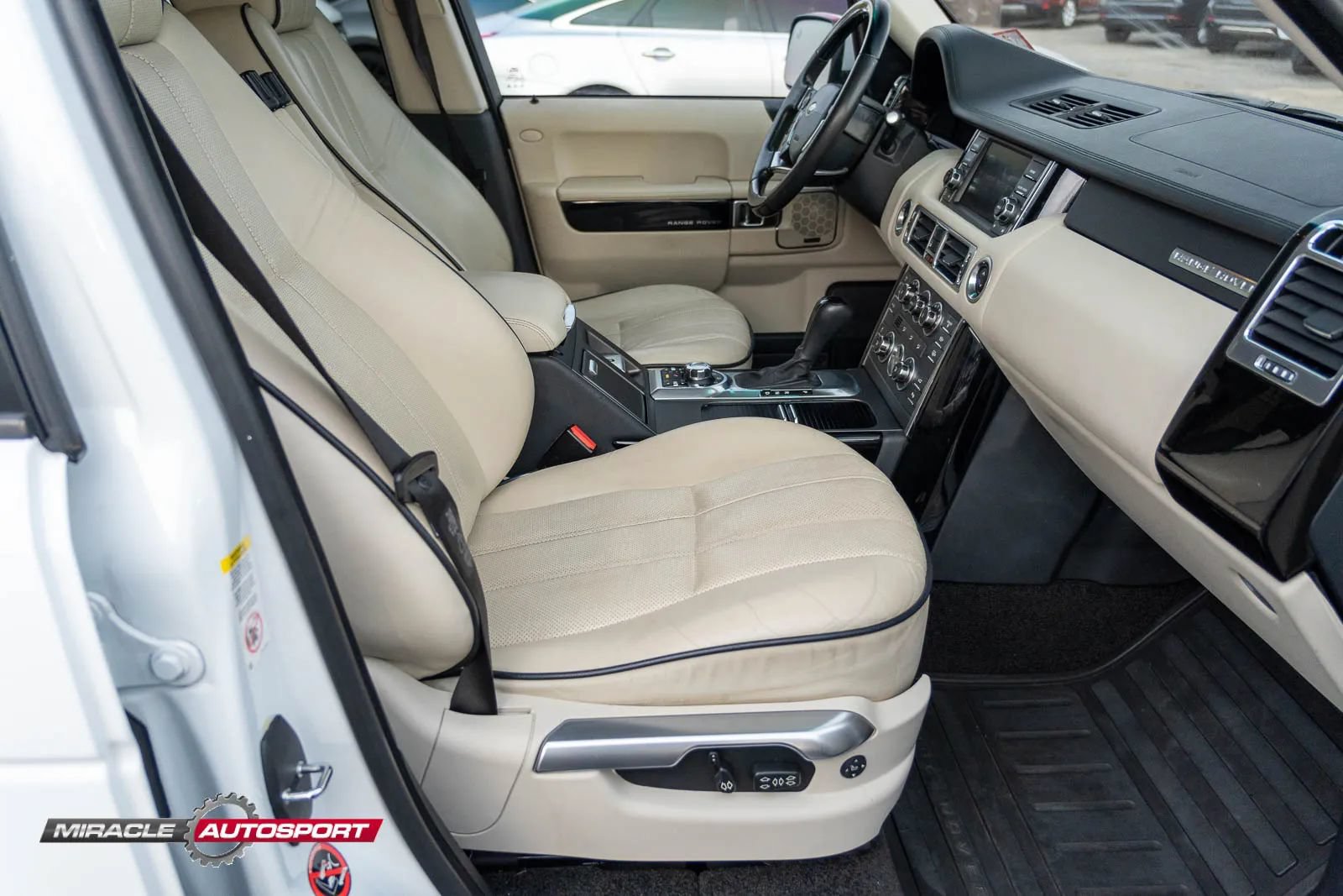 Used 2012 Land Rover Range Rover Supercharged AWD/4WD image 30