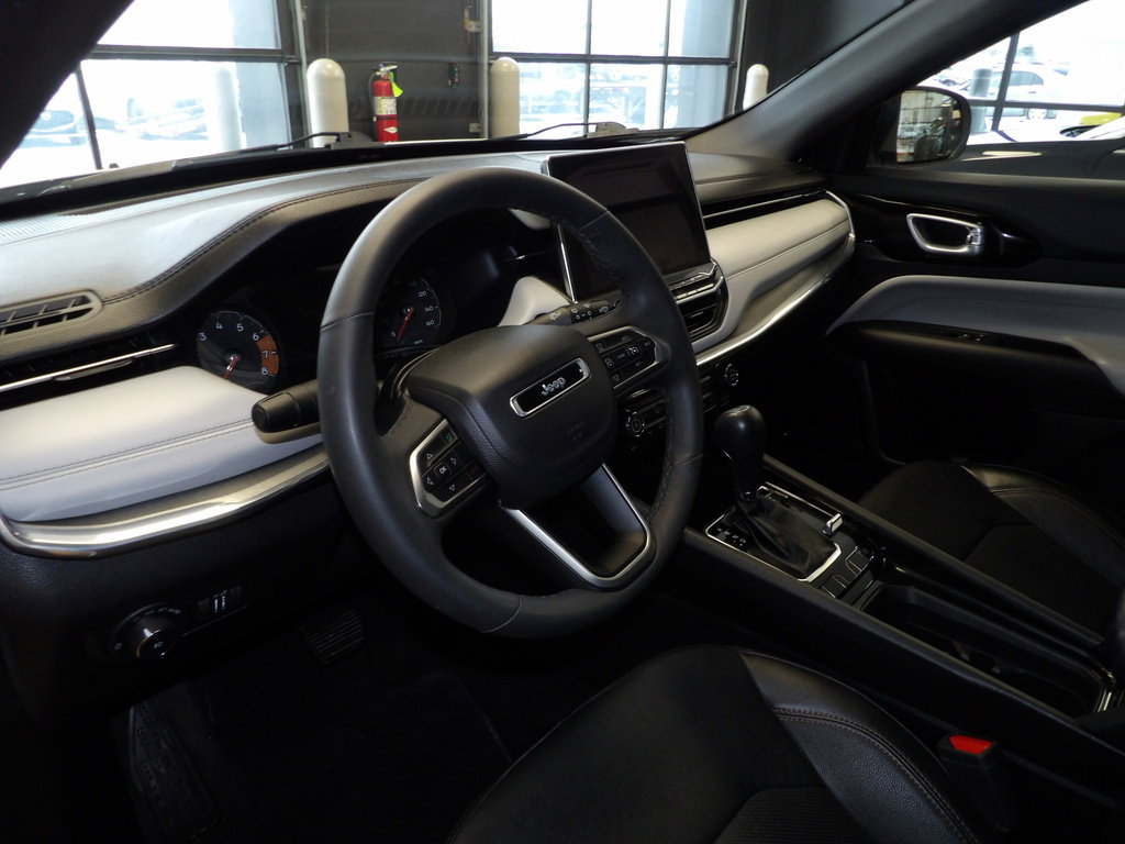 Used 2023 Jeep Compass Limited image 24