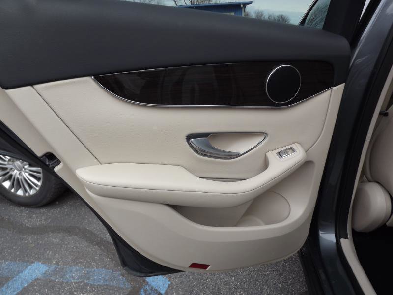 Used 2018 Mercedes-Benz GLC 300 4MATIC image 25