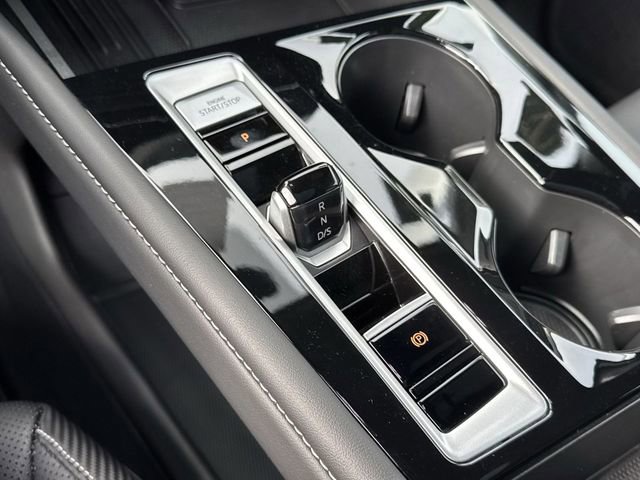 Used 2025 Volkswagen Atlas Cross Sport SE w/ Panoramic Sunroof Package image 17