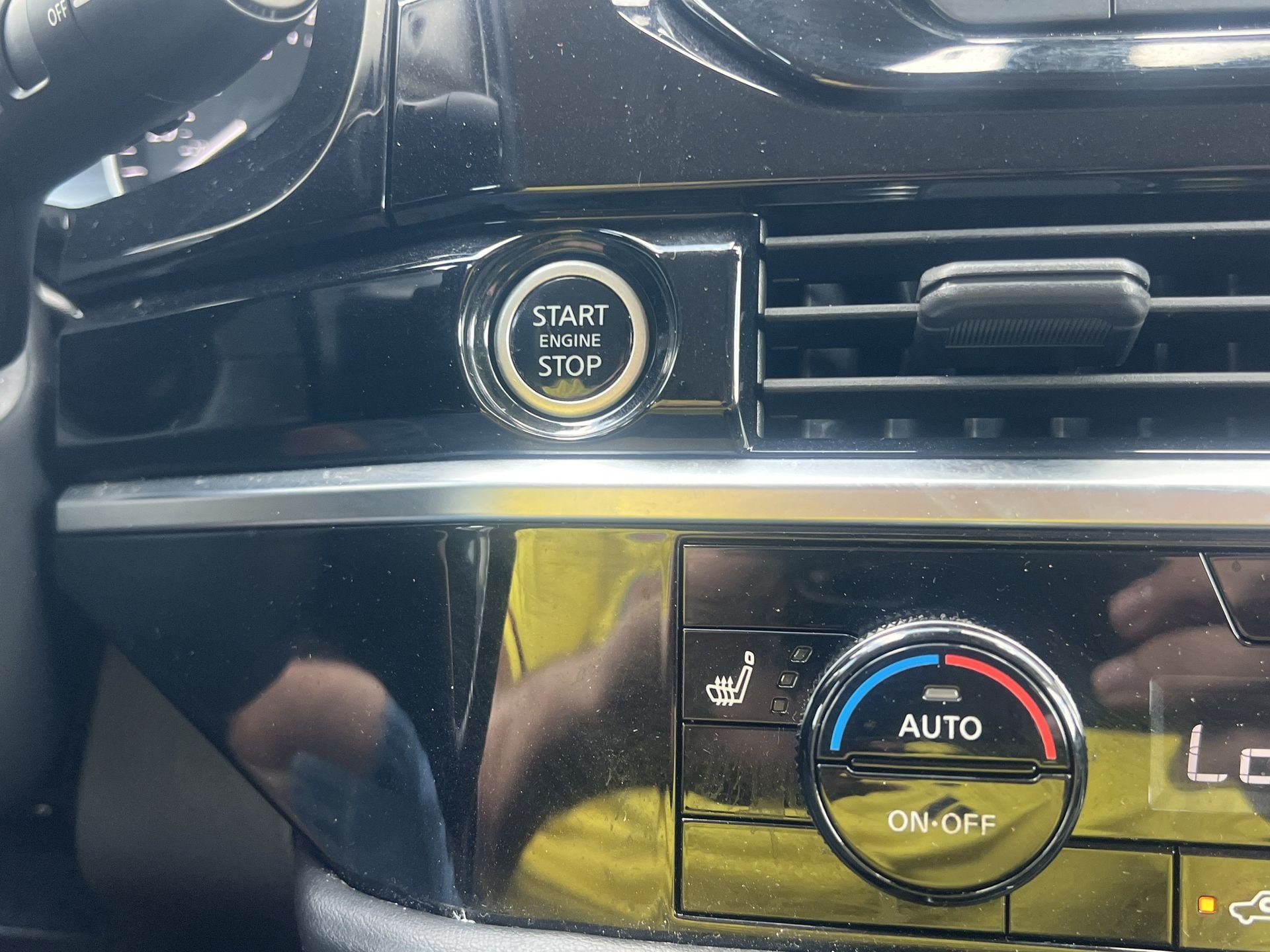Used 2022 Nissan Pathfinder SV FWD image 6