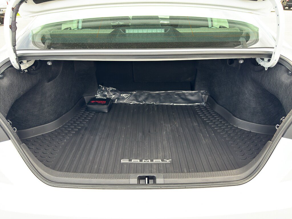 Used 2026 Toyota Camry LE w/ Preferred Package 2 (TMS) FWD image 7