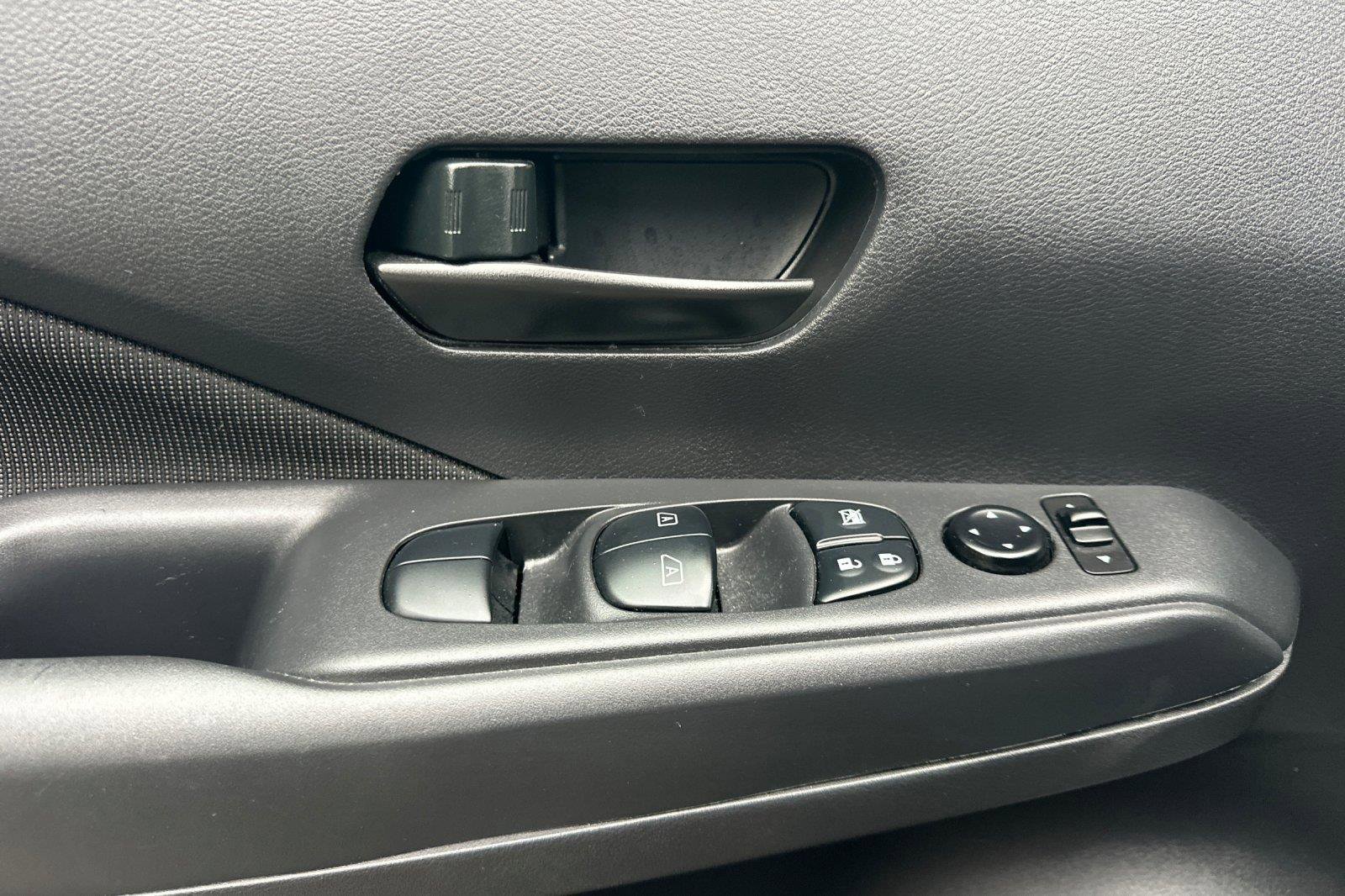 Used 2024 Nissan Kicks S image 5