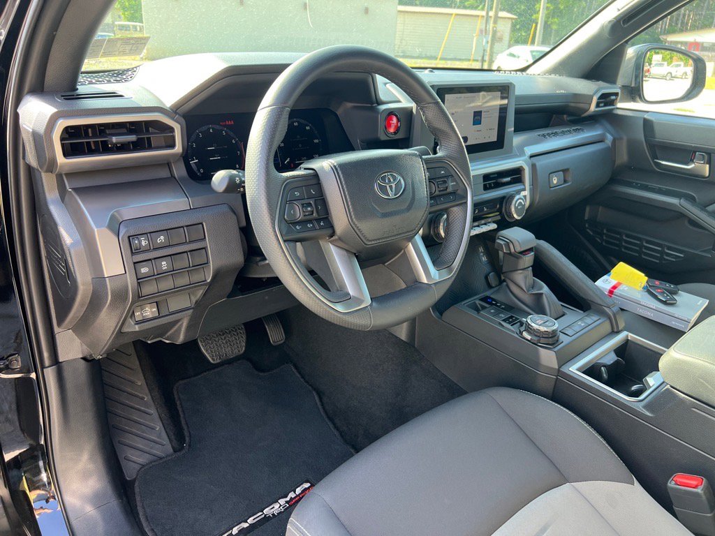 Used 2024 Toyota Tacoma TRD Off-Road image 7
