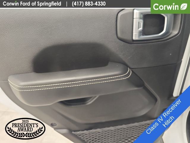 Used 2023 Jeep Gladiator Overland w/ Cold Weather Group image 19