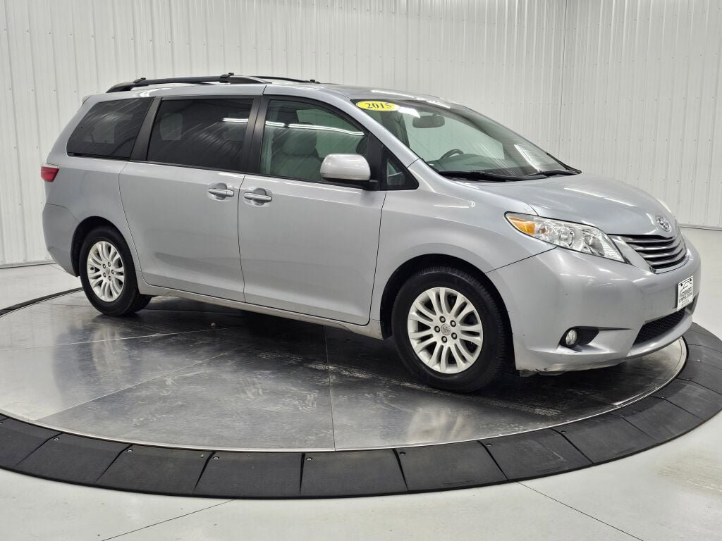 Used 2015 Toyota Sienna XLE Premium FWD image 7