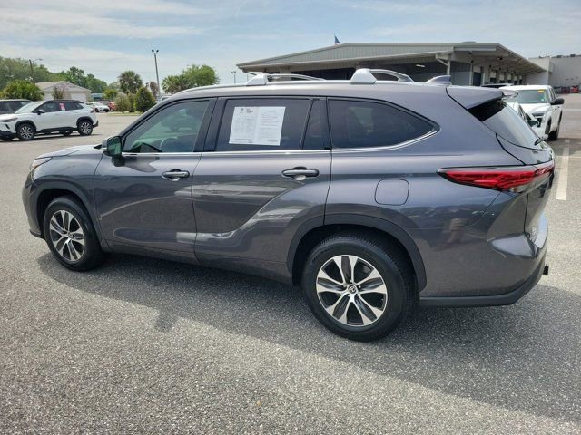 Used 2022 Toyota Highlander XLE image 13