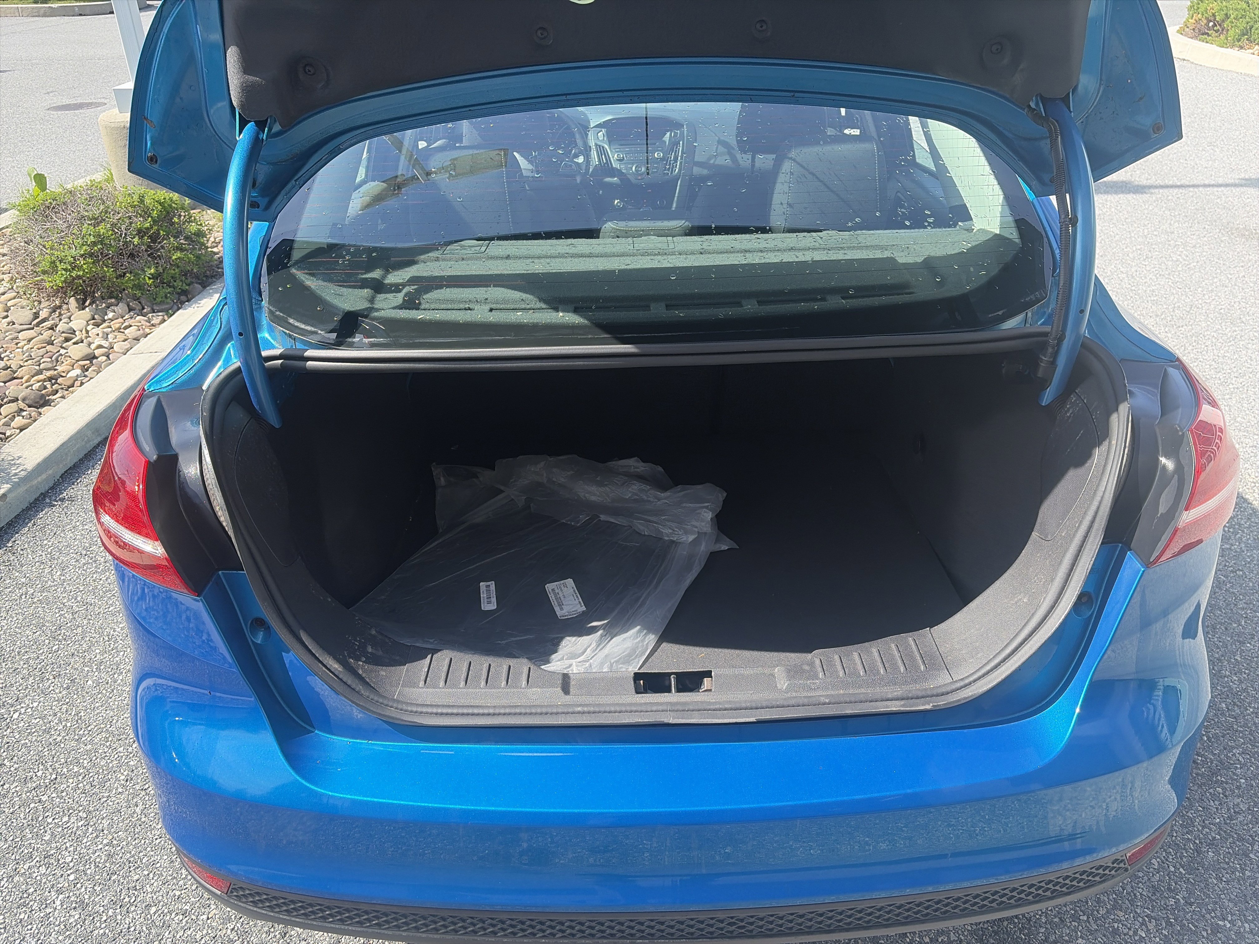 Used 2016 Ford Focus SE w/ SE Cold Weather Package FWD image 21