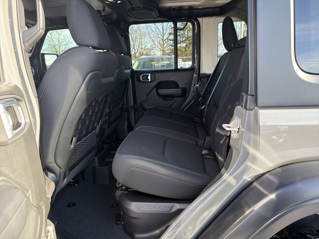 Used 2022 Jeep Wrangler Unlimited Rubicon 4xe w/ Cold Weather Group AWD/4WD image 14