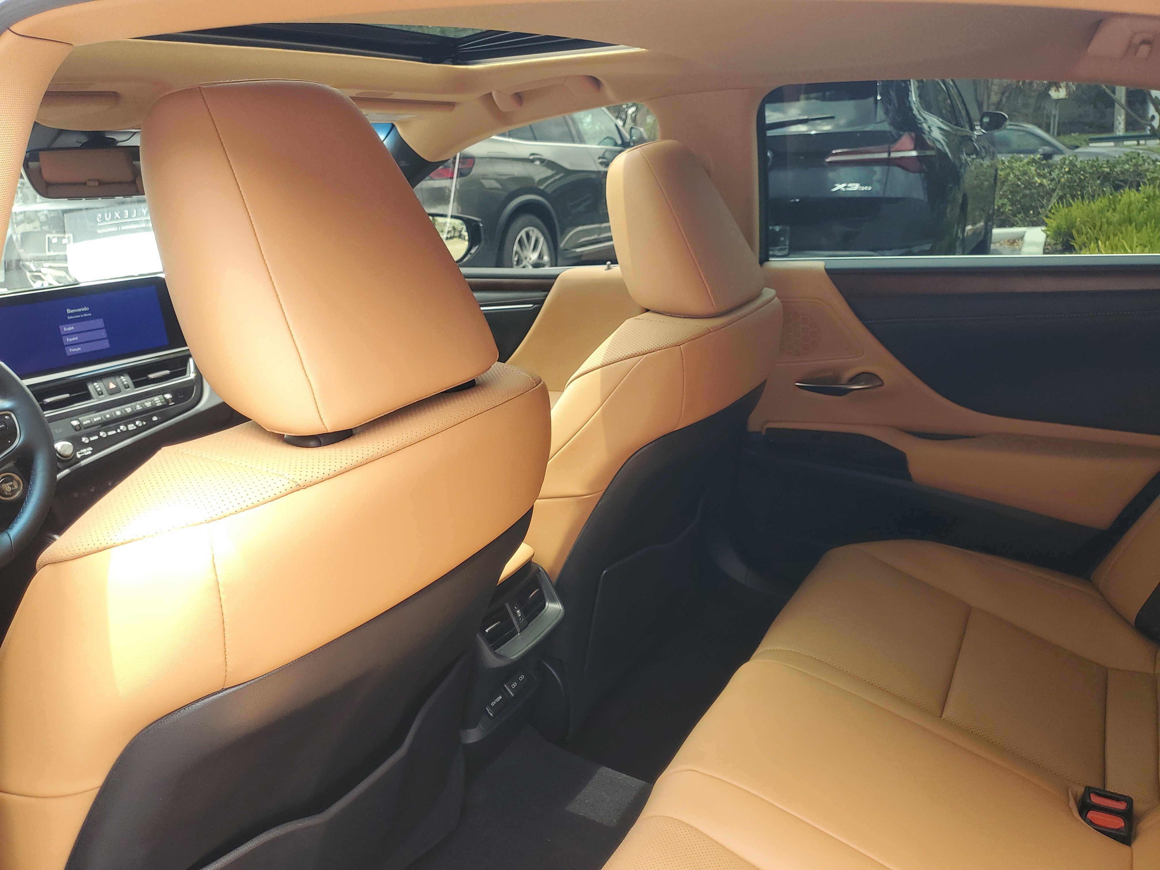 Used 2025 Lexus ES 300h w/ Premium Package FWD image 12