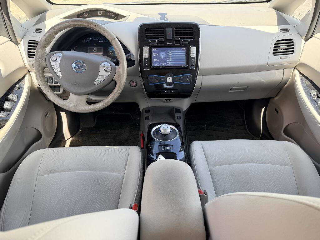 Used 2014 Nissan Leaf SV w/ Premium Package FWD image 7