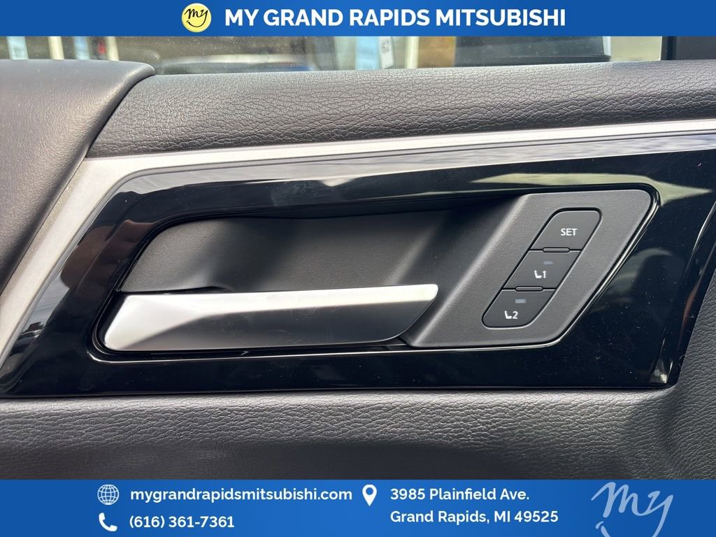 New 2025 Mitsubishi Outlander SEL image 12