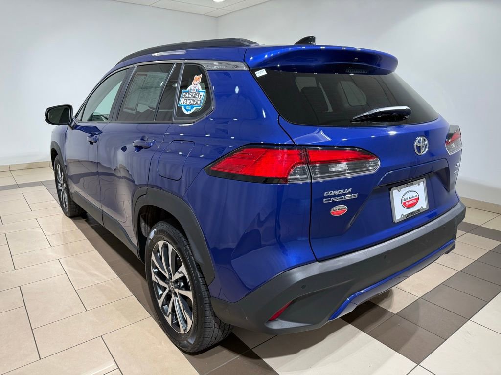 Certified 2025 Toyota Corolla Cross XLE image 3