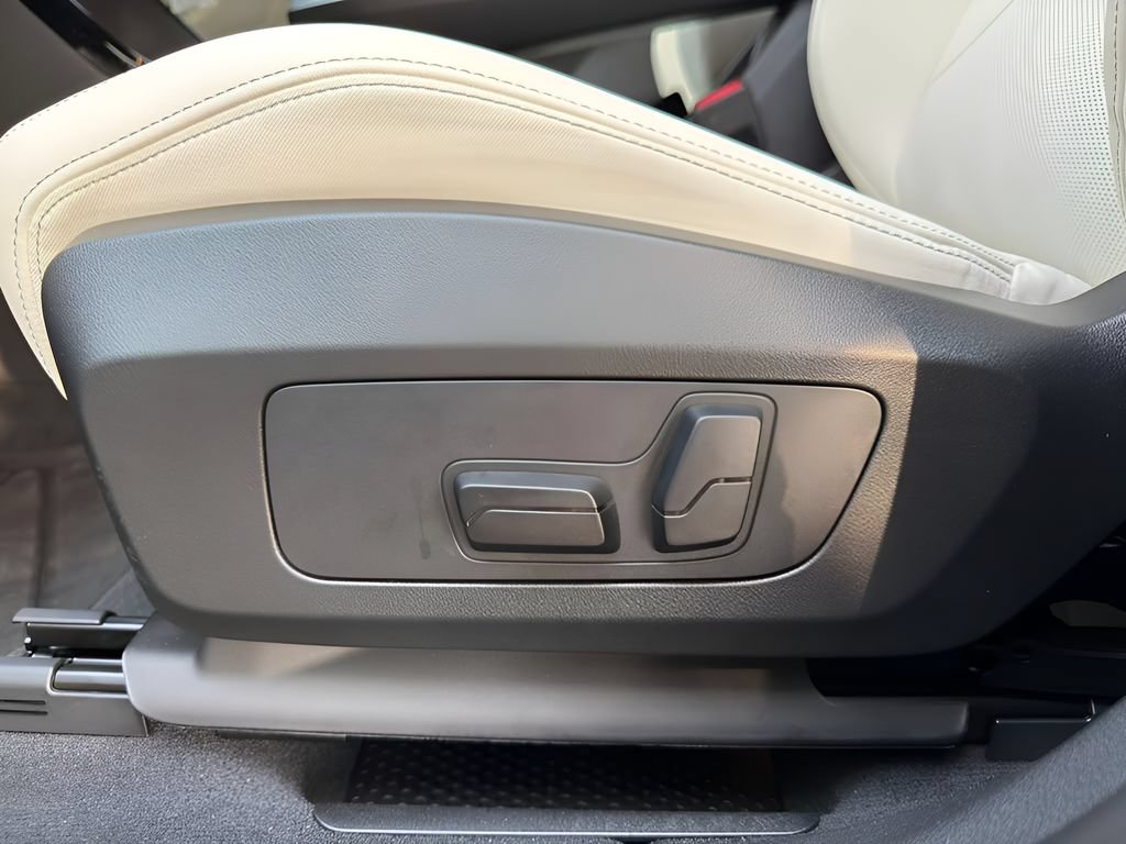 New 2026 BMW X2 xDrive28i AWD/4WD image 11