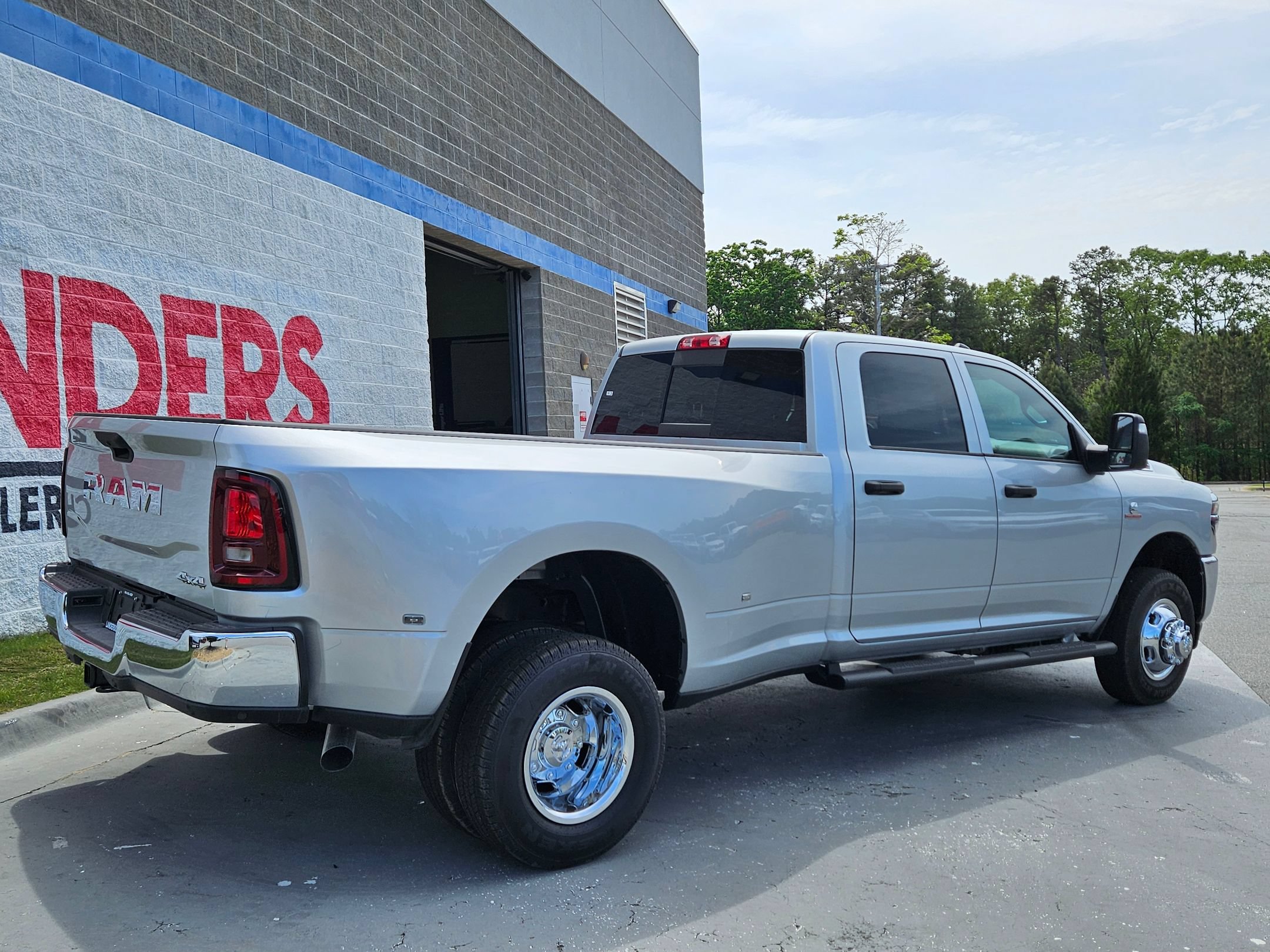 New 2026 RAM 3500 Tradesman AWD/4WD image 7