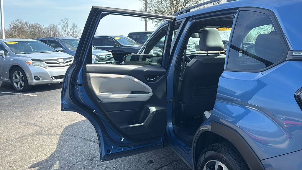 Used 2025 Subaru Forester Limited image 27