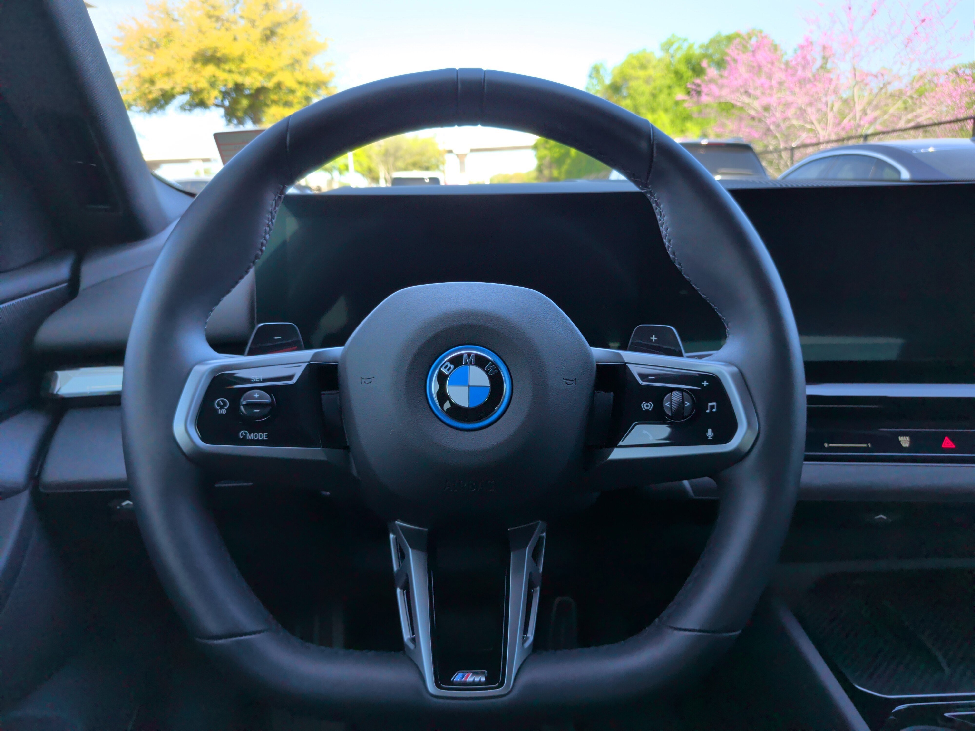 Certified 2025 BMW 550e xDrive 550e xDrive w/ Premium Package image 24