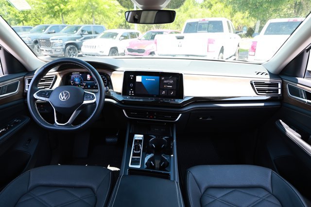 Used 2025 Volkswagen Atlas SE w/ Black Wheel Package FWD image 29
