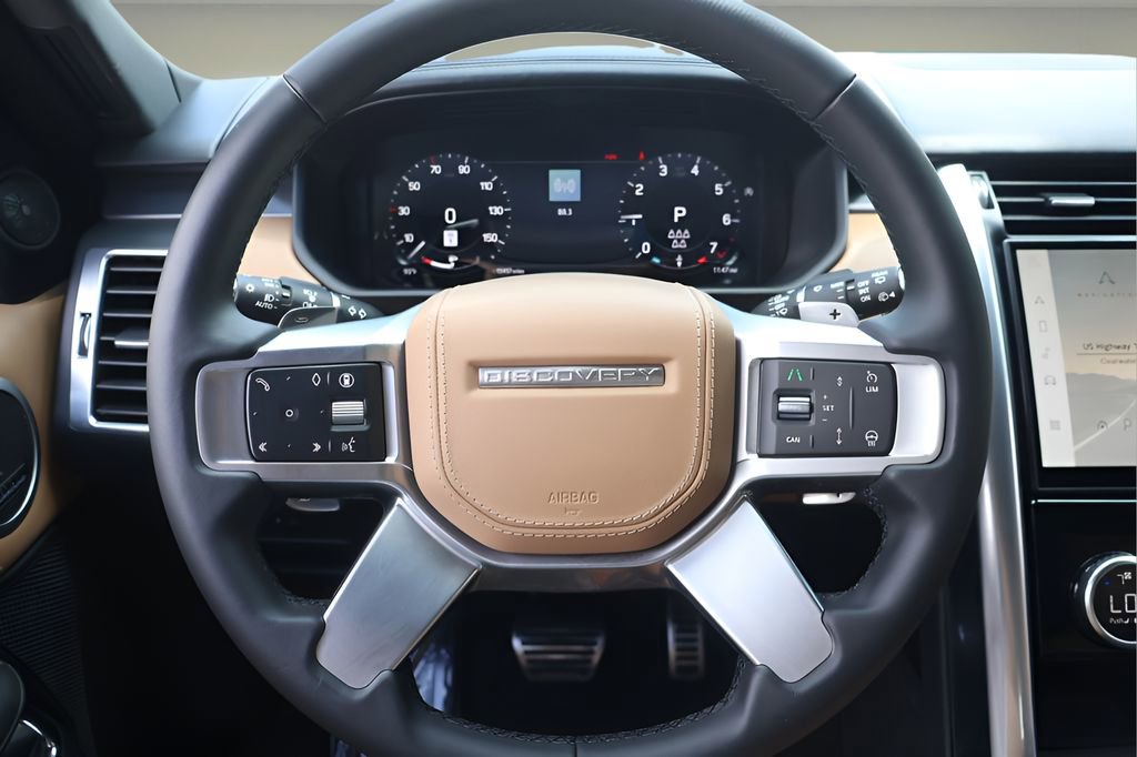 Used 2024 Land Rover Discovery Metropolitan Edition AWD/4WD image 18