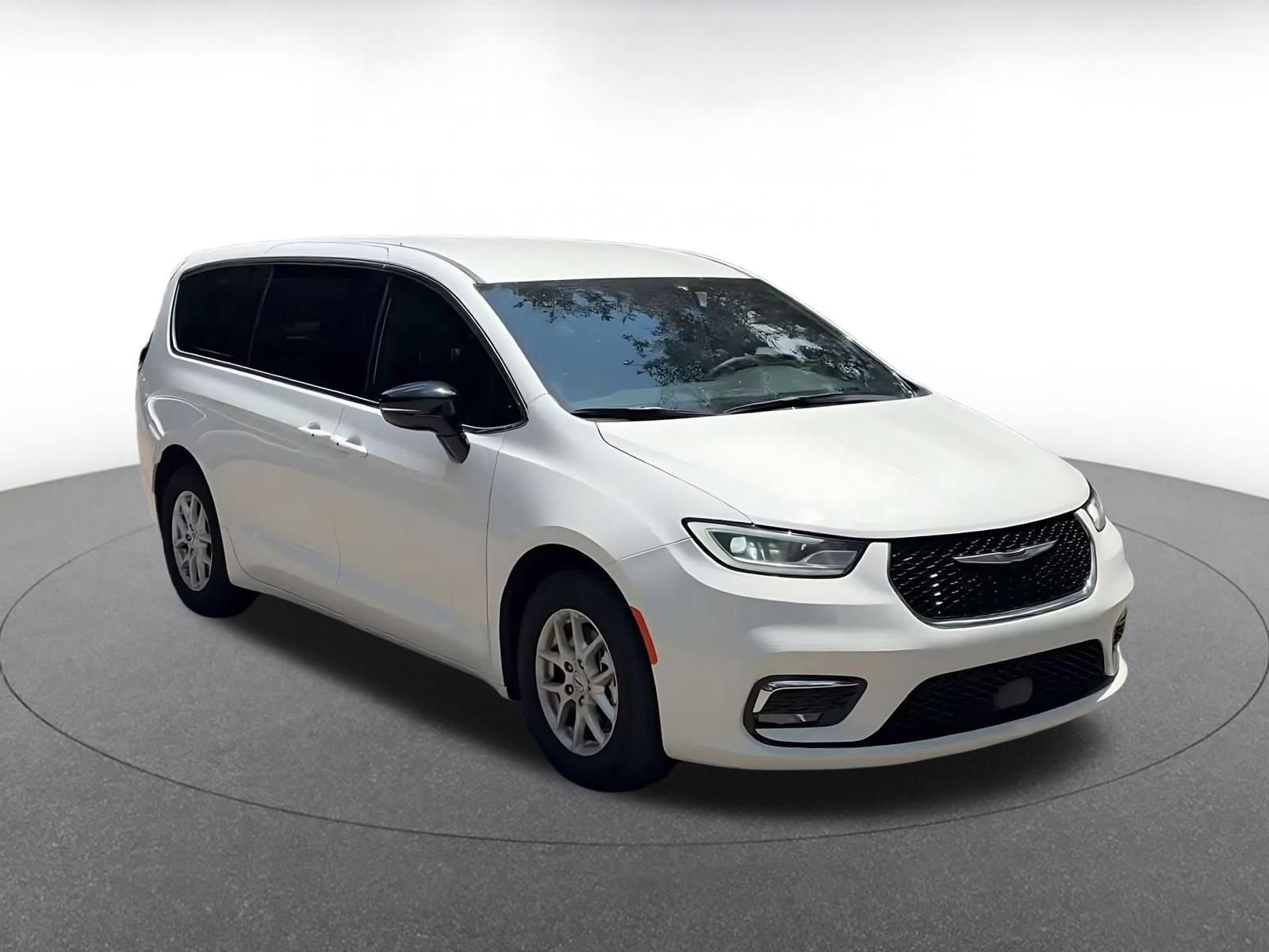 Used 2025 Chrysler Pacifica Select FWD image 3