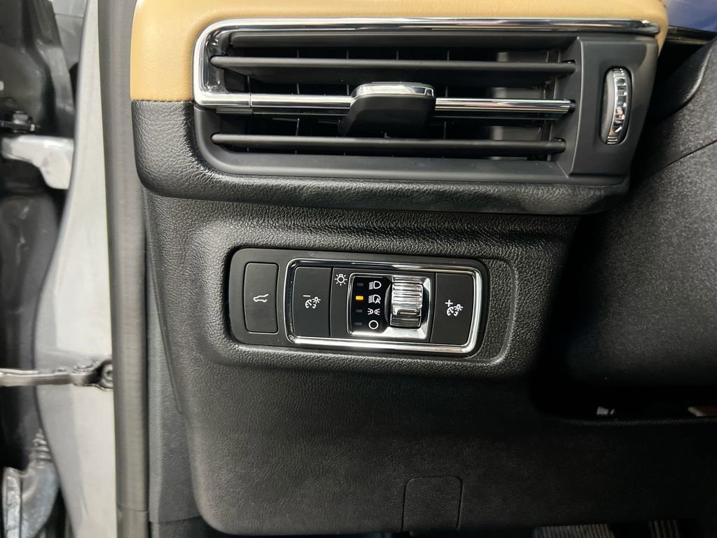 Used 2022 Lincoln Corsair Reserve w/ Equipment Group 201A image 19