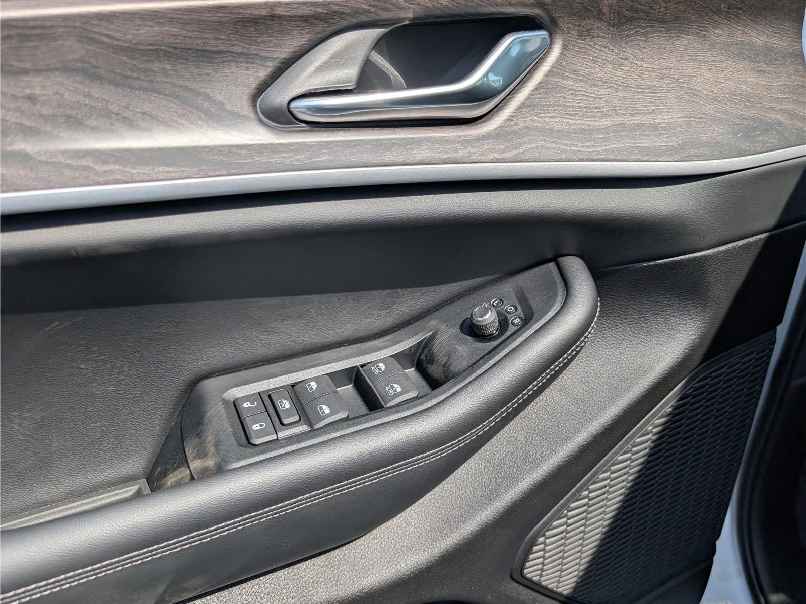 New 2026 Jeep Grand Cherokee Altitude AWD/4WD image 17