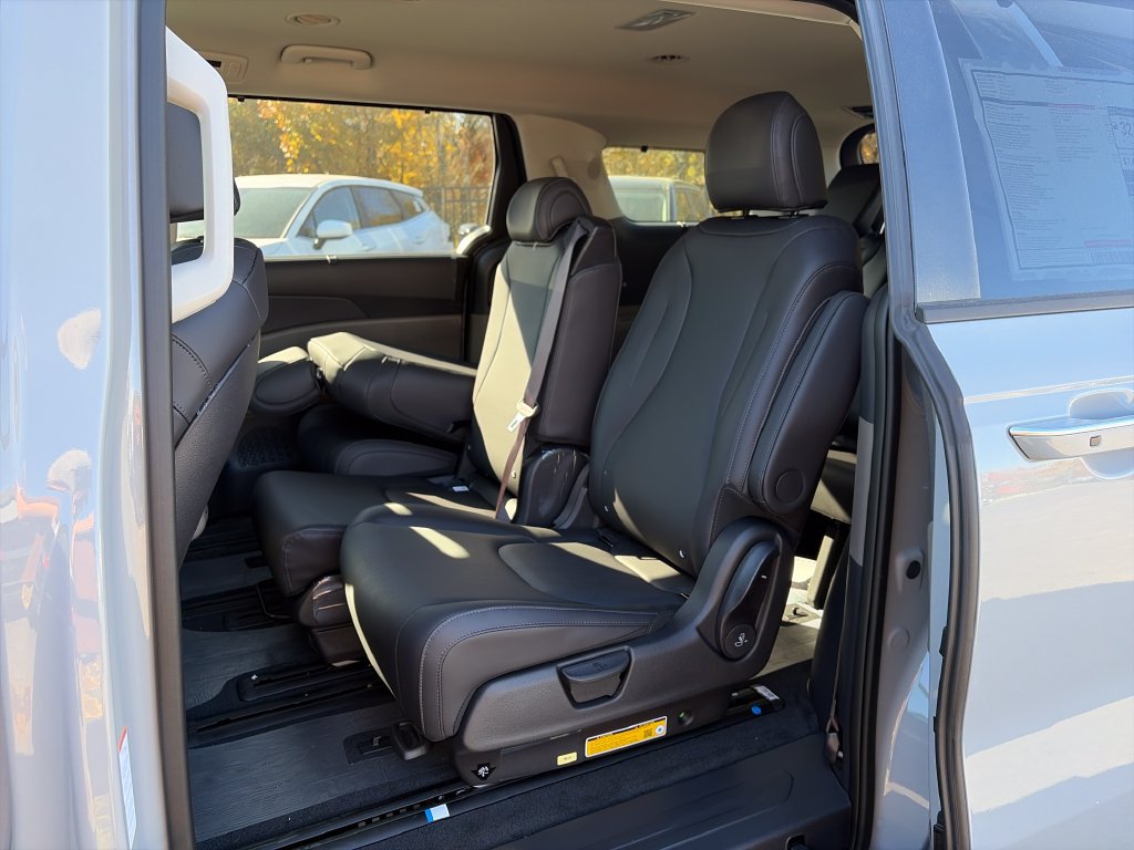 New 2027 Kia Carnival EX FWD image 23