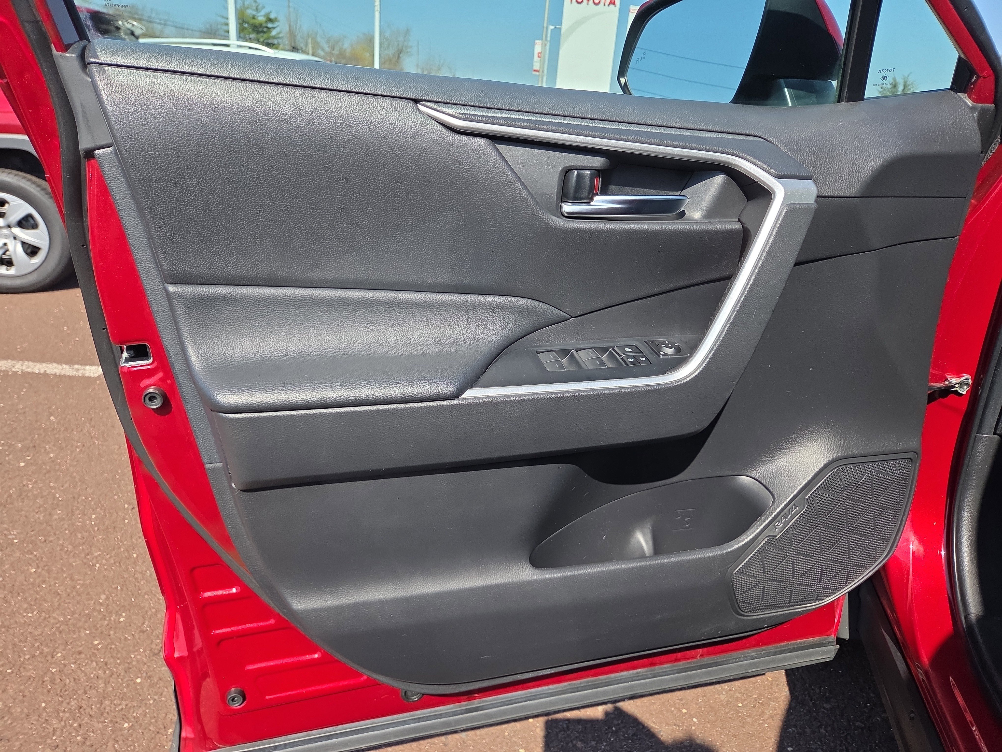 Certified 2022 Toyota RAV4 XLE w/ Convenience Package image 14