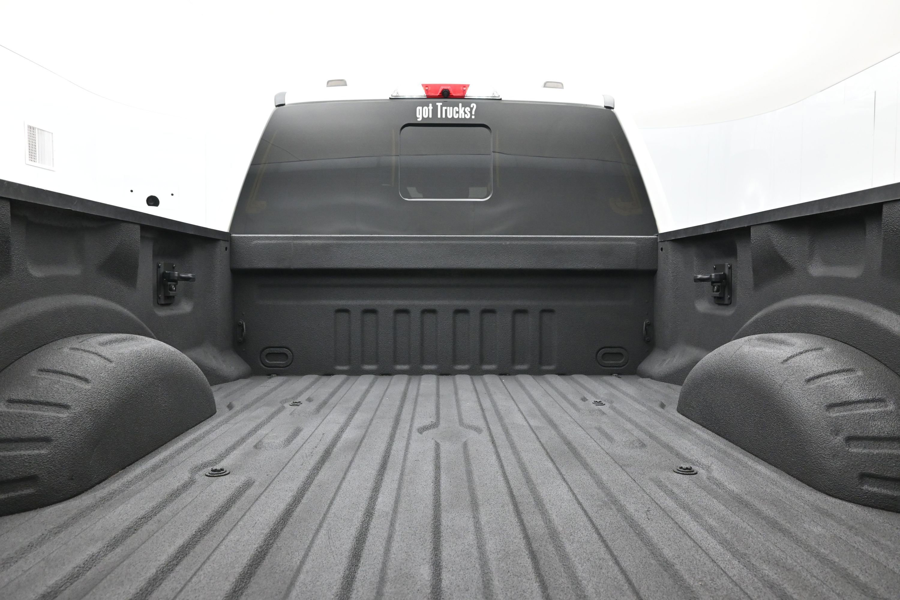 Used 2022 Ford F350 Platinum w/ FX4 Off-Road Package AWD/4WD image 7