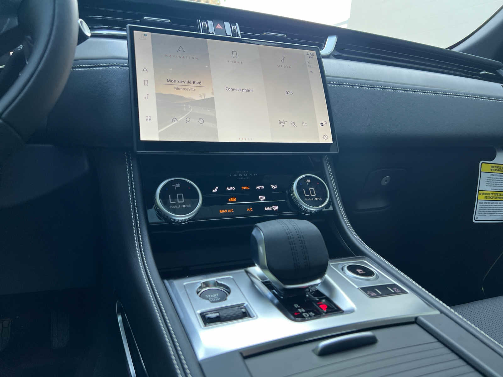 Used 2025 Jaguar F-PACE R-Dynamic S image 9