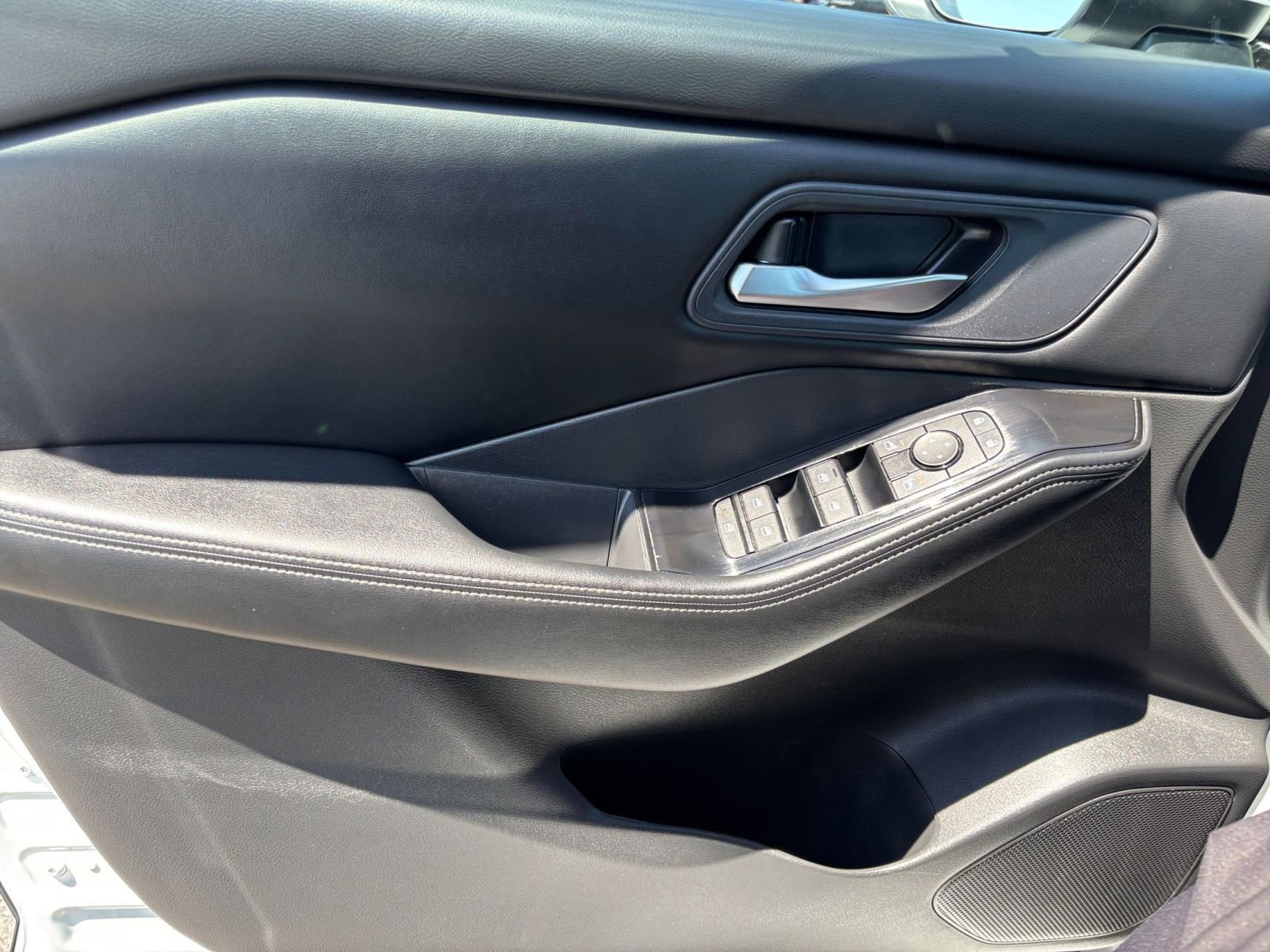 Used 2025 Nissan Rogue SV AWD/4WD image 18